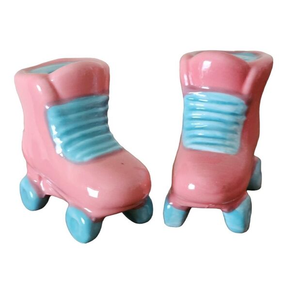 Mini Roller Skates Salt and Pepper Shaker - Picture 2 of 2